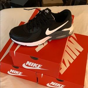 Nike Air max EXCEE size 11. Like new with box